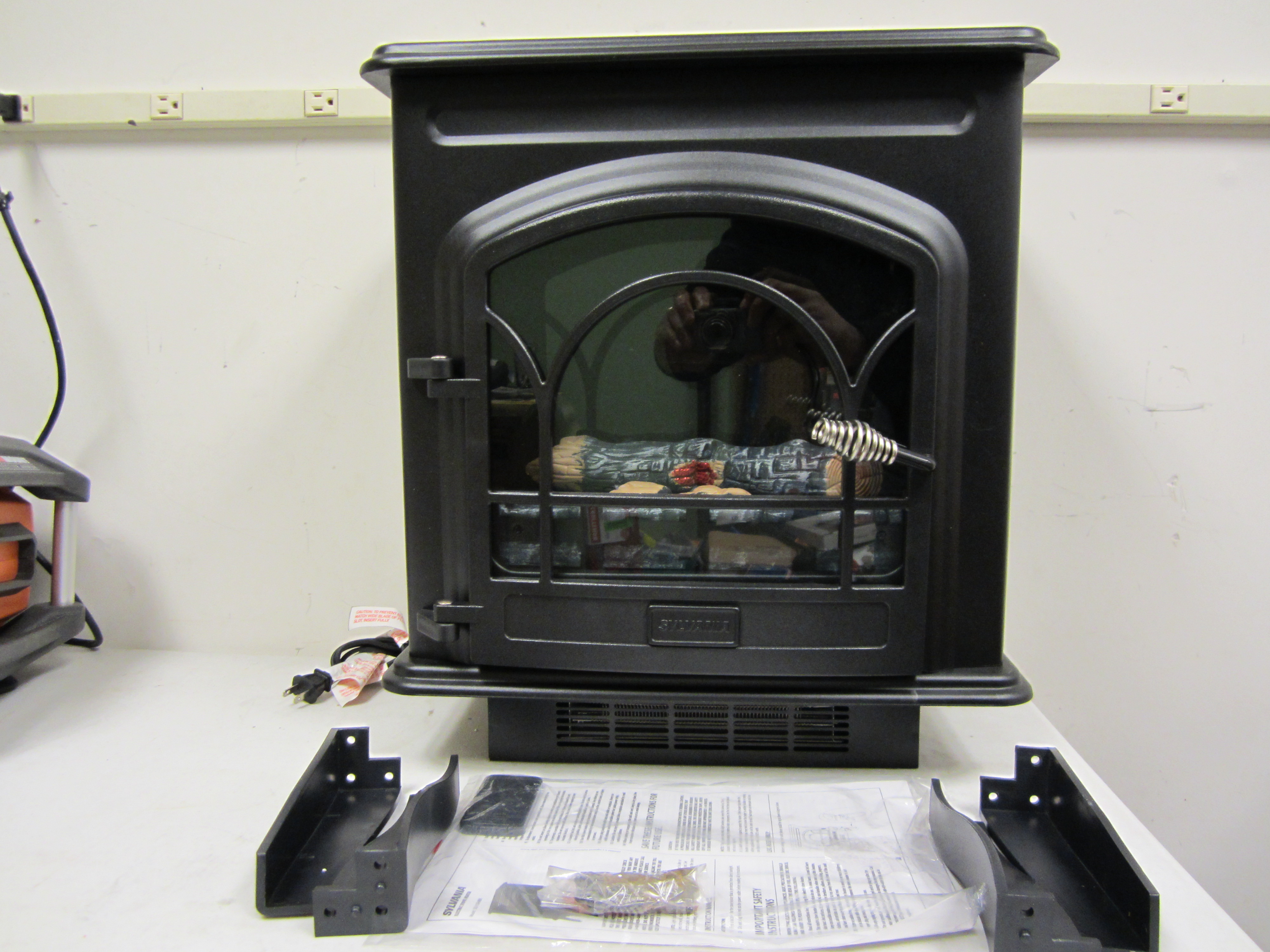 SYLVANIA ELECTRIC STOVE HEATER